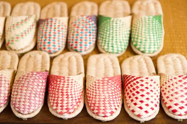 【青森屋】きみがらスリッパイメージ　青森県観光国際戦略局観光企画課より借用画像（使用時要問合せ）