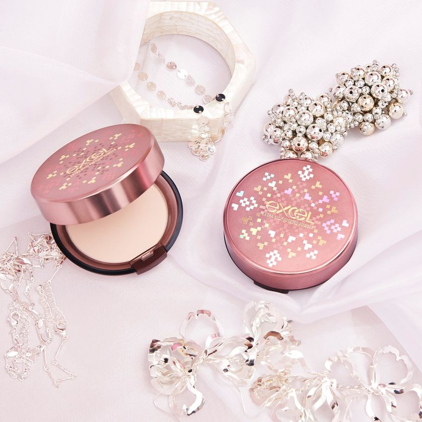 【11 月19 日】メイクアップブランド『エクセル』から、
毎冬大好評の「エクストラリッチパウダー」が、
携帯に便利な「プレストタイプ」となって限定発売