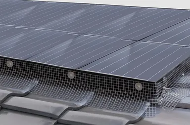 フック金具を使用したバードブロッカー設置例