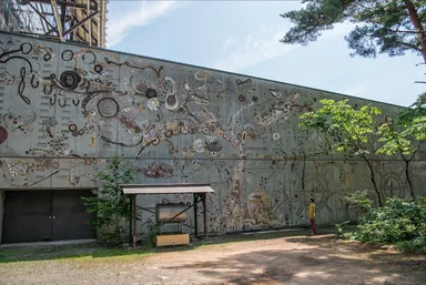 淺井裕介「土の泉」　Photo. Tsuyoshi Hongo