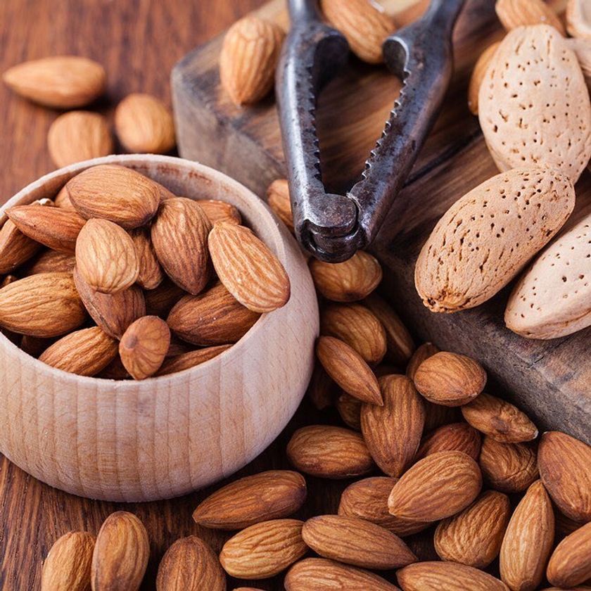 日常的なアーモンドの摂取が
顔のシワに与える影響を検証