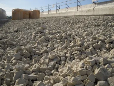 施工写真　軽量盛土材