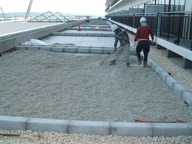 施工写真　屋上緑化資材