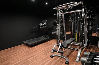ウエイトトレーニング中心の「eIGHT GYM」(エイトジム) オープン2か月 ウエイトトレーニング中心の「eIGHT GYM」(エイトジム) オープン2か月