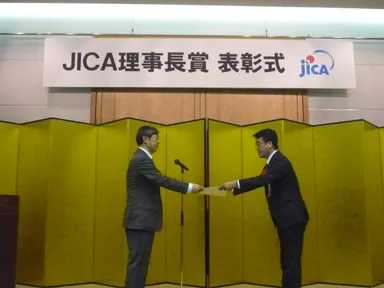 神戸情報大学院大学　福岡副学長(右) 2