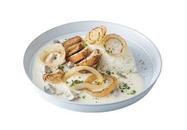 麹漬けチキンの白いチキンストロガノフ