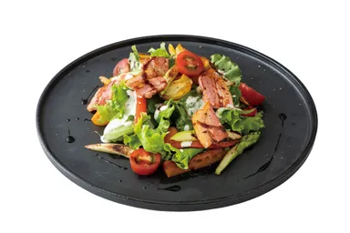 スモークベーコンと彩り焼き野菜のサラダ