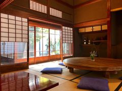 円卓は桶の底板をリメイクしたもの