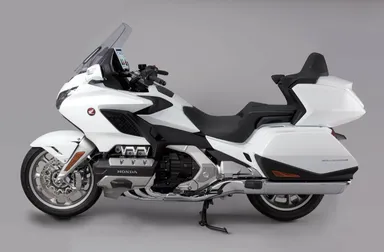 車両は市販車(Honda Gold Wing)を使用