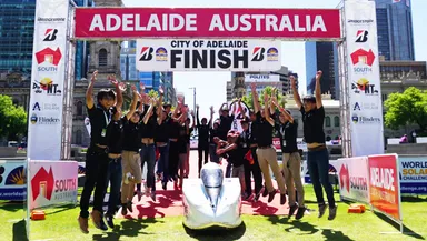 豪大陸3,000km超を完走した工学院大学ソーラーチーム