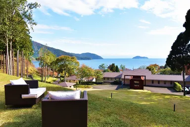 見晴らしの丘から椅子