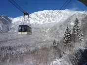 立山ロープウェイ(黒部平～大観峰)で、新雪の絶景鑑賞