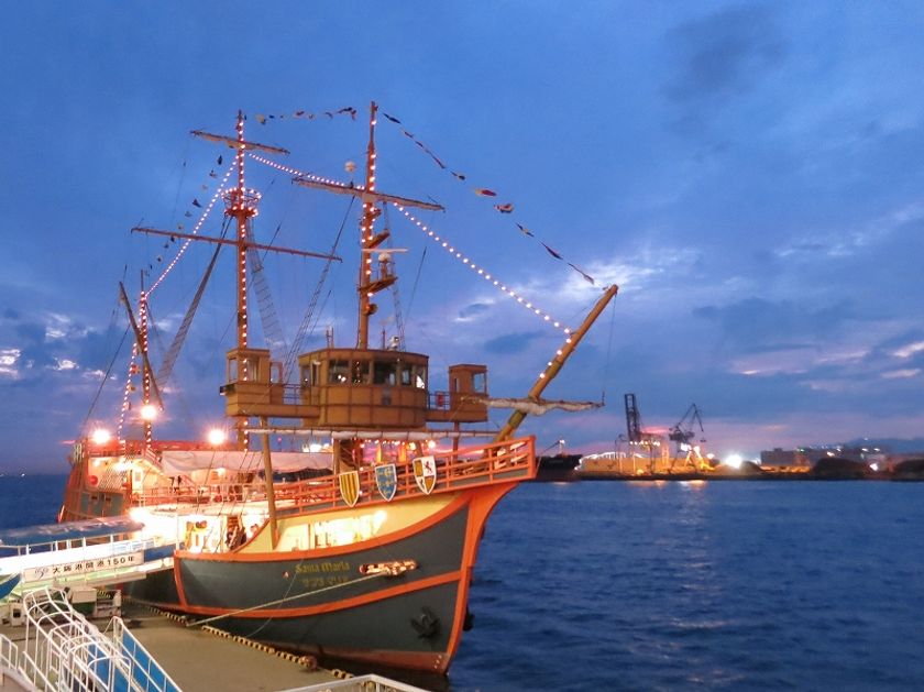 大阪ベイエリアの夜景とゴスペルライブを楽しめる
大阪港帆船型観光船
「サンタマリア　クリスマスクルーズ」を
12月20日（金）より運航開始！