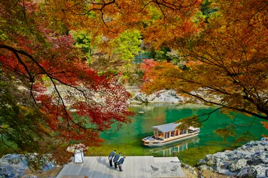【星のや京都】紅葉と送迎船
