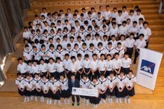 アクサダイレクト、坂井市、高知市、旭川市の中学校で計140人に向けてキャリア教育授業を実施　～地域の魅力・働く生きがいを考えるアクサダイレクトの地域社員が講演～