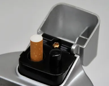 ボタンひとつでたばこの火だねをカット