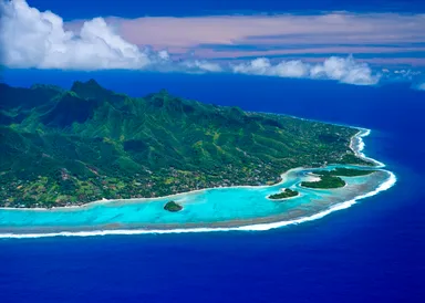 ラロトンガ島 空撮　Photo: David Kirkland
