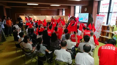 『スカーレット』第1回放送のパブリックビューイング(滋賀県庁県民サロン)