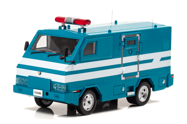 新型となったいすゞ エルガミオの機動隊大型人員輸送車両と 銃器
