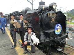 東武動物公園のフクロウたちがやってくる「SL幸福のフクロウ号」運行