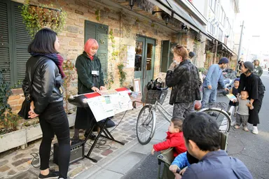 ストリートピアノの輪