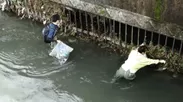 川の中の清掃-1