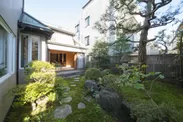 瞑想部屋と日本庭園