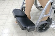 車椅子による足の怪我をふせぐフットレストカバー「べんけいガード」をリリース