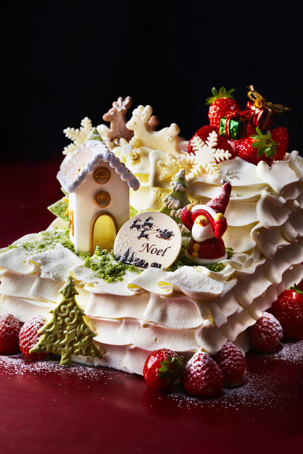 サンタと幻想的な雪景色を表現した2段ショートケーキ登場 細かな技巧が光るクリスマスケーキ が数量限定で11 14 木 より予約開始 株式会社アニバーサリーのプレスリリース