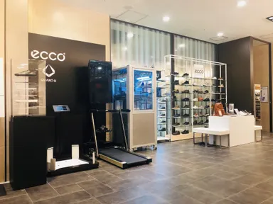 『ECCO QUANT-U』大阪・阪急うめだ本店8F 売場