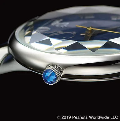 リュウズにはブルークリスタル