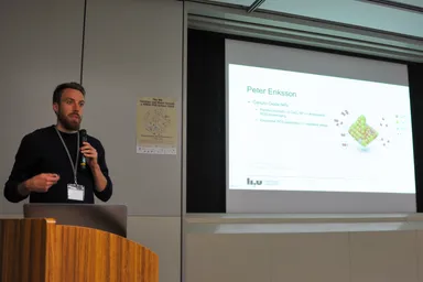 【3日目】自己紹介では一人2分で研究内容と趣味について発表。ジョギングが趣味というスウェーデンからの参加者は、スクール期間中も毎朝ジョギングは欠かさずに行っているとの紹介に場内がざわつく一面も。