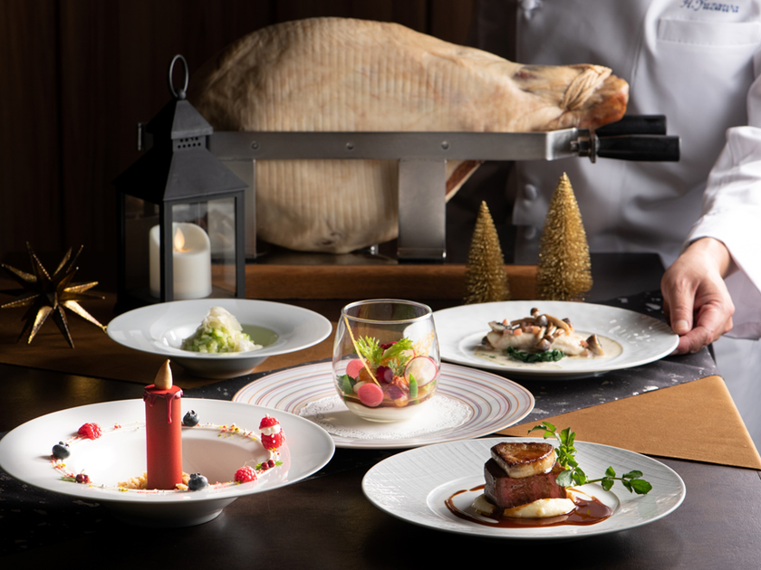 みなとみらいの景色を一望できるカフェで至福のひとときを
「クリスマス限定ランチ＆ディナー」登場！