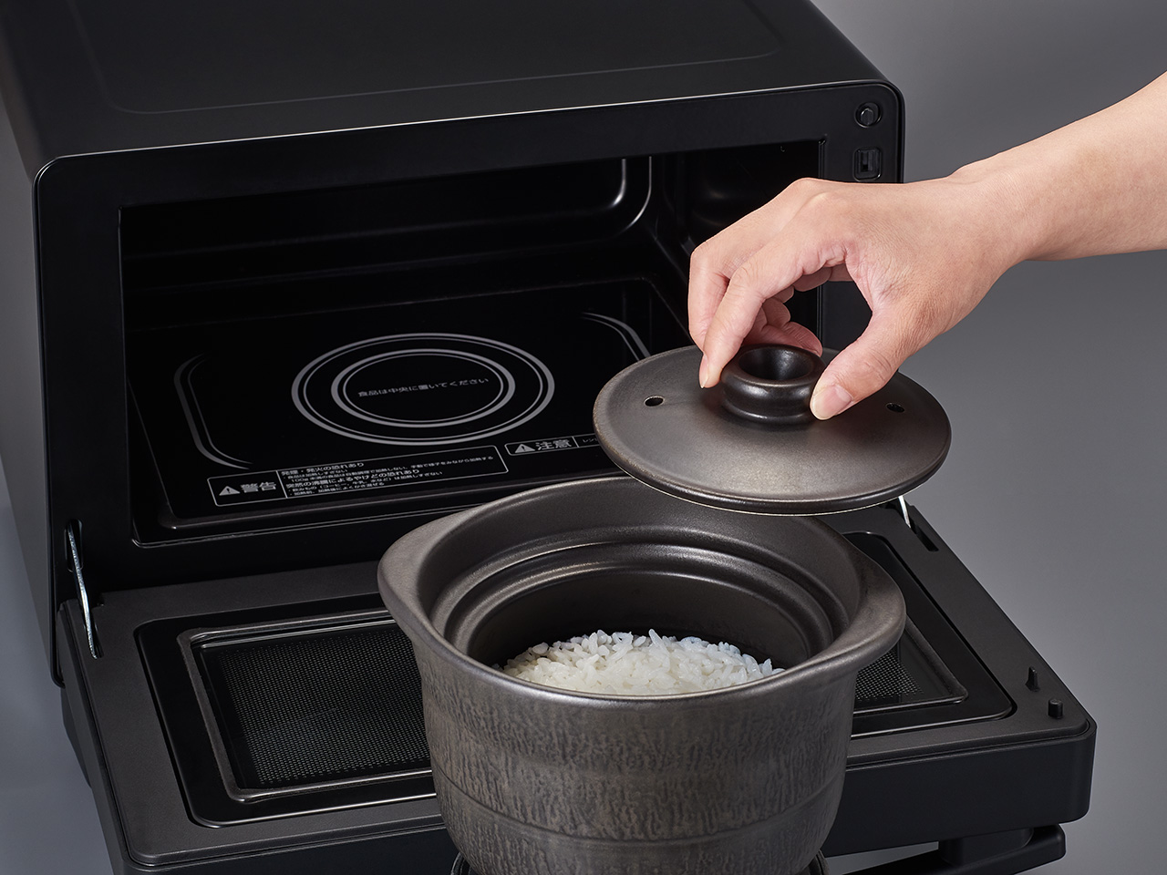 専用の解凍容器と萬古焼土鍋付き「土鍋付き電子レンジ」新発売 使い