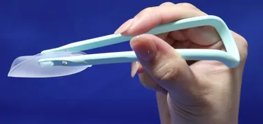 飲み口が開閉するスプーン　閉