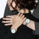 『KLON』から新作ペアウォッチが12月1日(日)に発売　2つの時計が交互に時を刻む、2つで1つのデザイン