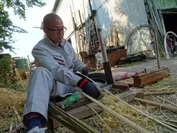竹を編み込みたがをつくっていきます