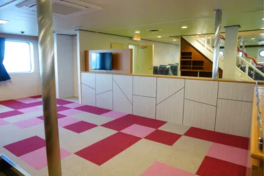 ＜女性専用席(絨毯)を新設＞