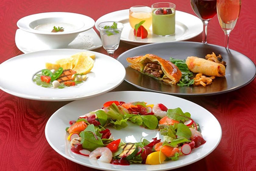 第一ホテル両国 1階 カフェ＆ダイニング「アゼリア」
クリスマスディナーコース 2019
2019年12月20日（金）～12月25日（水）