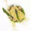 コスケラ風の小鱈、貝のソースと緑黄野菜の付け合わせ