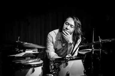 福盛進也(drums)