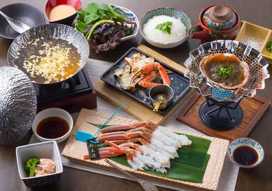 日本海のズワイガニ 金箔しゃぶ鍋