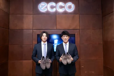 埼玉西武ライオンズ　松井 稼頭央二軍監督と金子 侑司選手がECCO 銀座店に来店