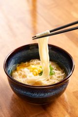 「かつ丼 吉兵衛」で“生そうめん”を提供開始！創業40周年、神戸・西宮・大阪の全店舗で展開！