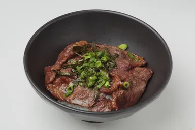 大人気！炭火焼肉たむらの壺カルビ丼