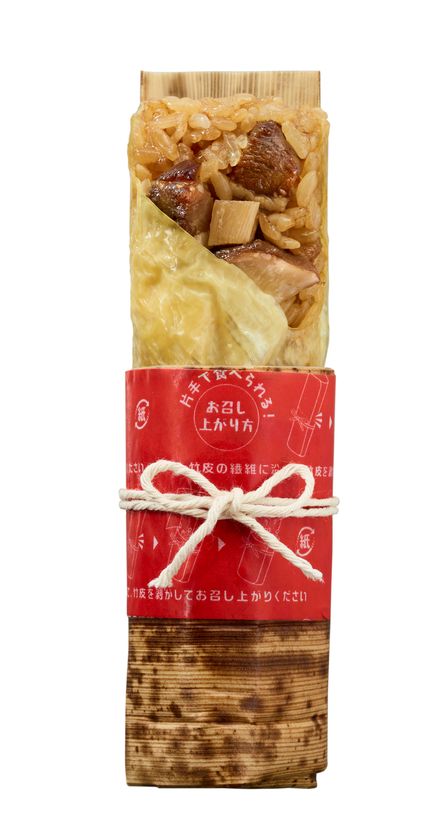 ～醤油ベースのもち米にゴロっと鶏肉＆豚肉！～
「ちまき（湯葉巻き）」　１２/６（金）全店販売
中華まんスチーマーに新たなメニュー登場！