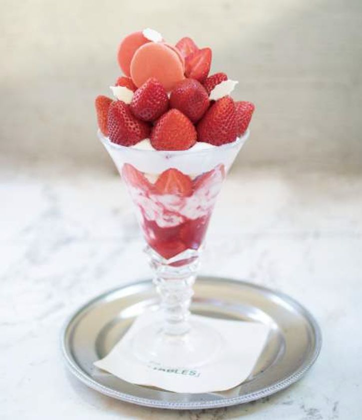 tables cook & janathan's bookstore
春を味わう季節のスイーツ、いちごづくしの
『ストロベリーマウンテン』
『完熟イチゴのタルト』が登場
2019.12.26( 木) ～ 2020.4.30( 木)