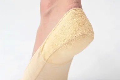 踵部分にナノフロントTM布地を採用