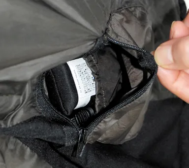 内ポケットにバッテリ収納