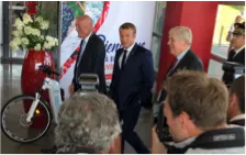 G7仏マクロン大統領とアルファバイク